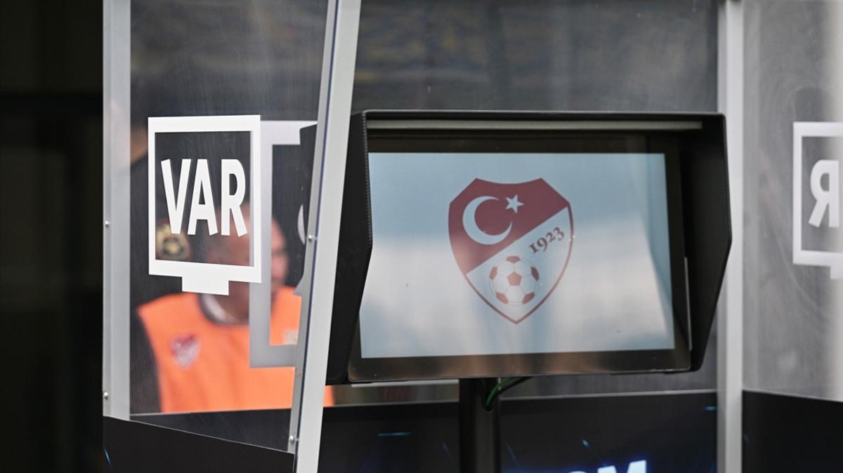Trendyol S�per Lig  Abdullah Bu�ra Ta�k�nsoy  Galatasaray-RAMS Ba�ak�ehir foto�raflar� resimleri