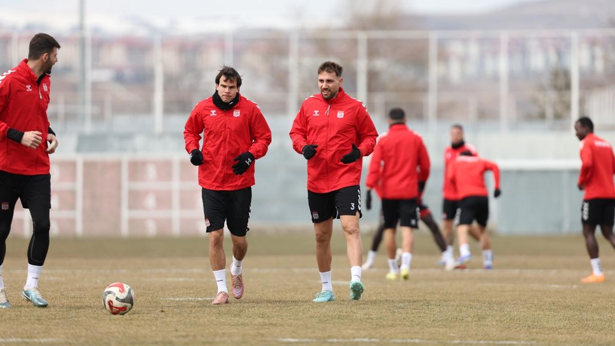 Sivasspor Eminevim �mraniyespor ma�� haz�rl�k foto�raflar� resimleri