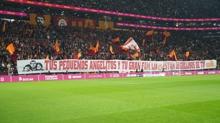 Galatasaray taraftar�ndan Lucas Torreira i�in anlaml� pankart