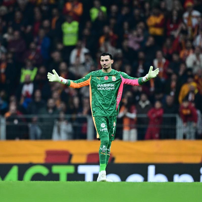 U�urcan �ak�r'dan fair-play �rne�i! Hakeme gitti ve...