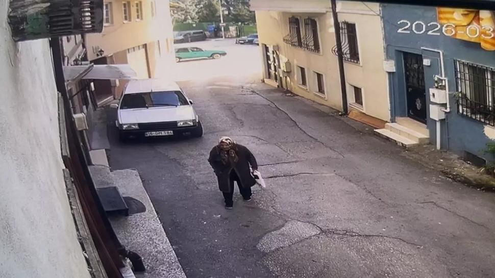 Ya�l� kad�n� ezip kahve i�ti