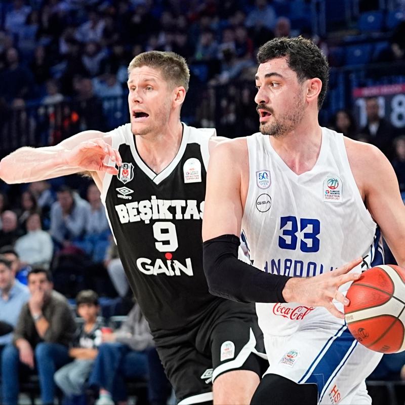 Anadolu Efes, ligde Be�ikta�'� devirdi