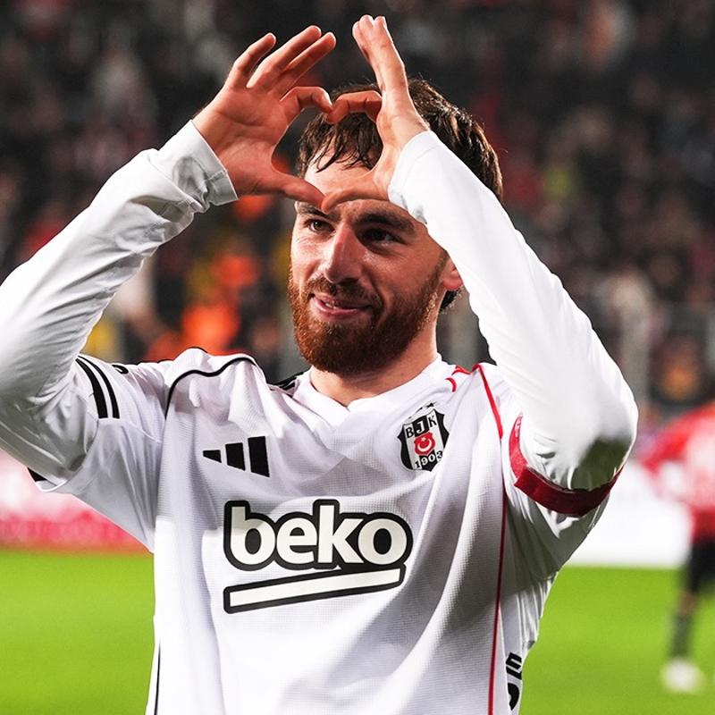 Be�ikta�'ta Orkun K�k�� sahnede! 4 y�l sonra bir ilk...