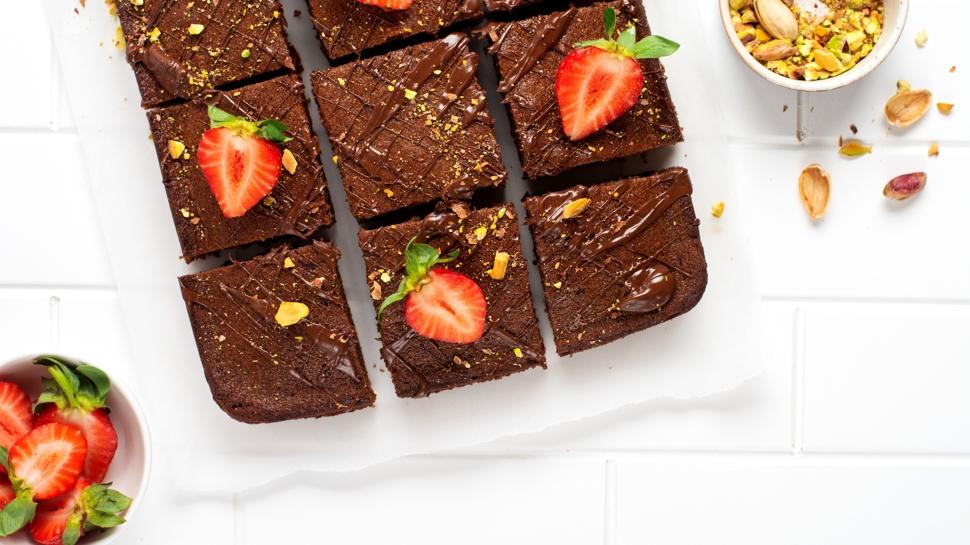 İftara pratik tatlı: Islak kek tarifi! Çay demlenene kadar hazır