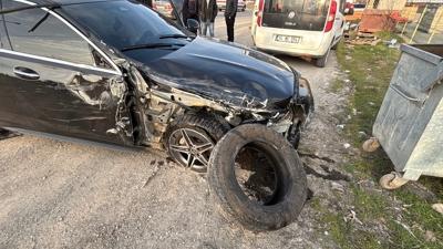 Otomobil ile cip �arp��t�... 4 ki�i yaraland�