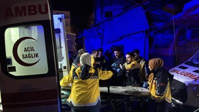 Sivas'ta aile facias�: 15 ya��ndaki �ocuk babas� ve a�abeyini �ld�rd�