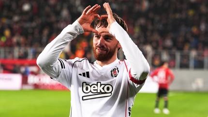 Be�ikta�'ta Orkun K�k�� sahnede! 4 y�l sonra bir ilk...