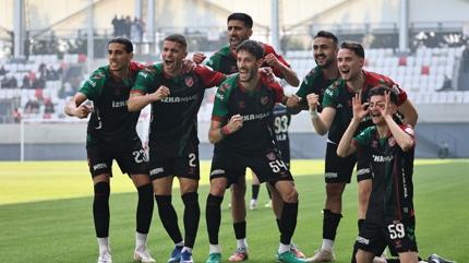 Kar��yaka'dan �st �ste 5. galibiyet