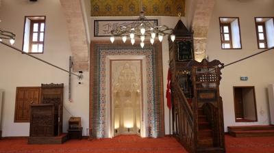 Depremde hasar g�ren Ulu Cami ibadete a��ld�