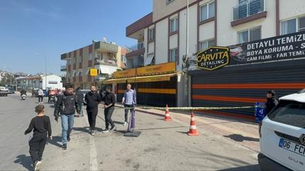 Antalya'da iki esnaf aras�nda ��kan silahl� kavgada kan akt�