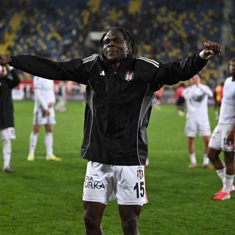 Be�ikta�'ta Olaitan f�rt�nas�: Bir gol daha atarsa rekor k�racak