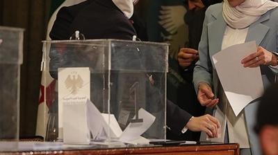 Ter�rden ar�nd�r�ld�! Rakka'da se�im heyecan�