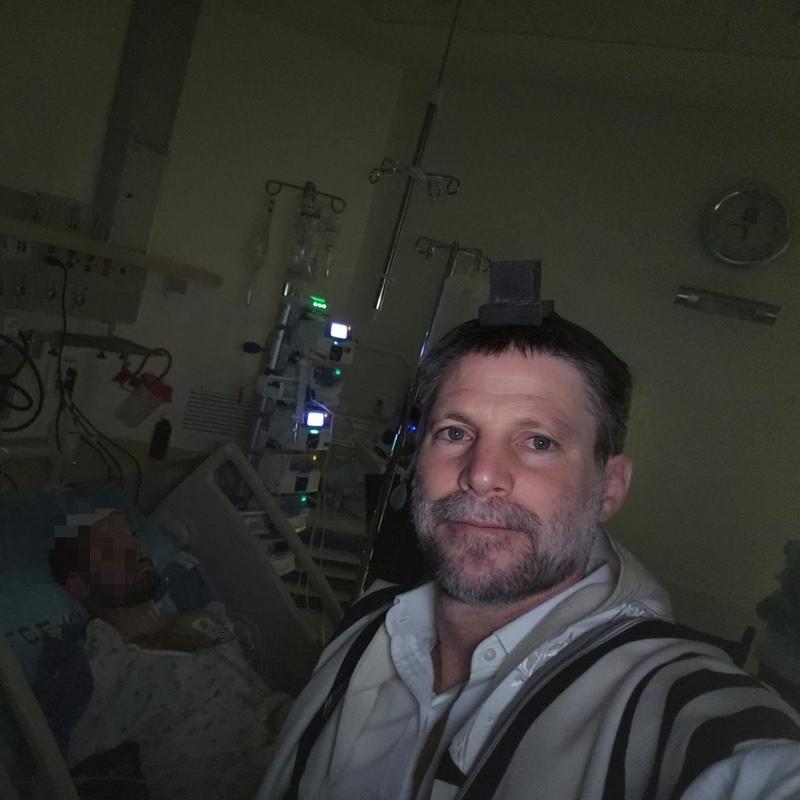 Karaci�eri par�alanm��t�! �srailli bakan o�lunun foto�raf�n� payla�t�