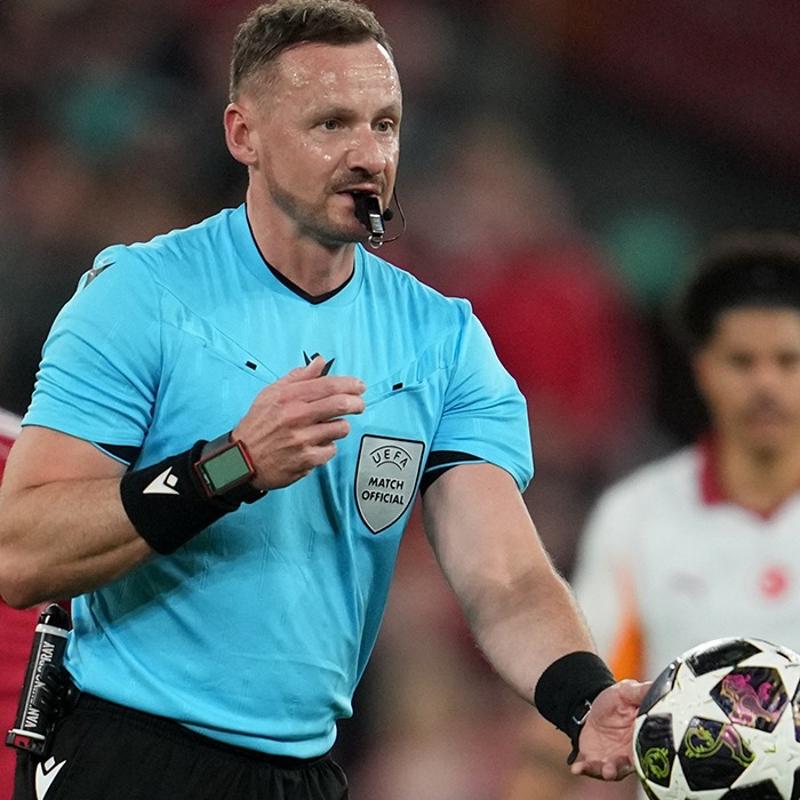 Ma�ta hakem de�i�ti! Anfield'da Szymon Marciniak sakatland�...