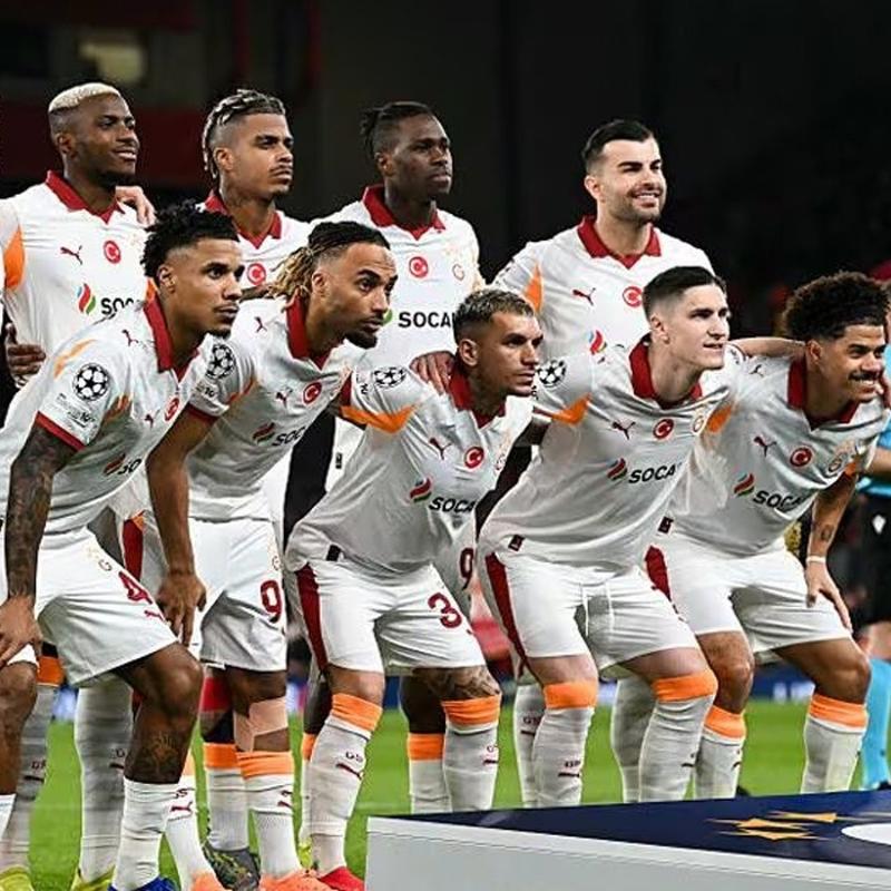 Okan Buruk, Anfield'da ma�a 4 de�i�iklikle ba�lad�