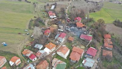 Bolu'da b�y�k yang�n! �ok say�da ev ve samanl�k k�le d�nd�