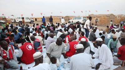 T�rk K�z�lay, Sudan'da 40 bin ki�iye iftar verdi