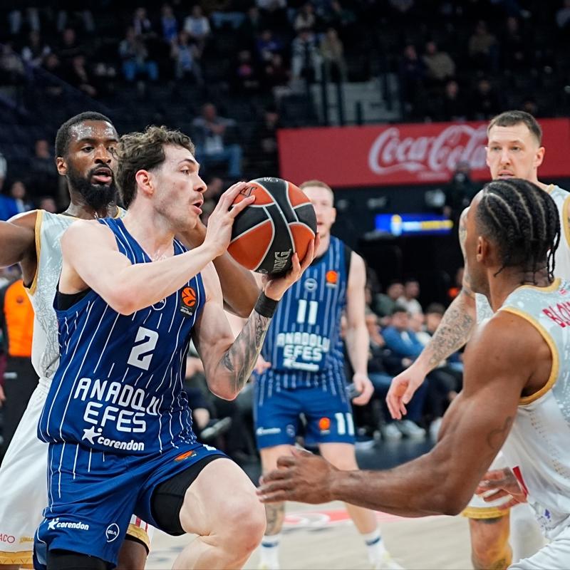 Anadolu Efes, evinde Monaco'ya kar�� kay�p!