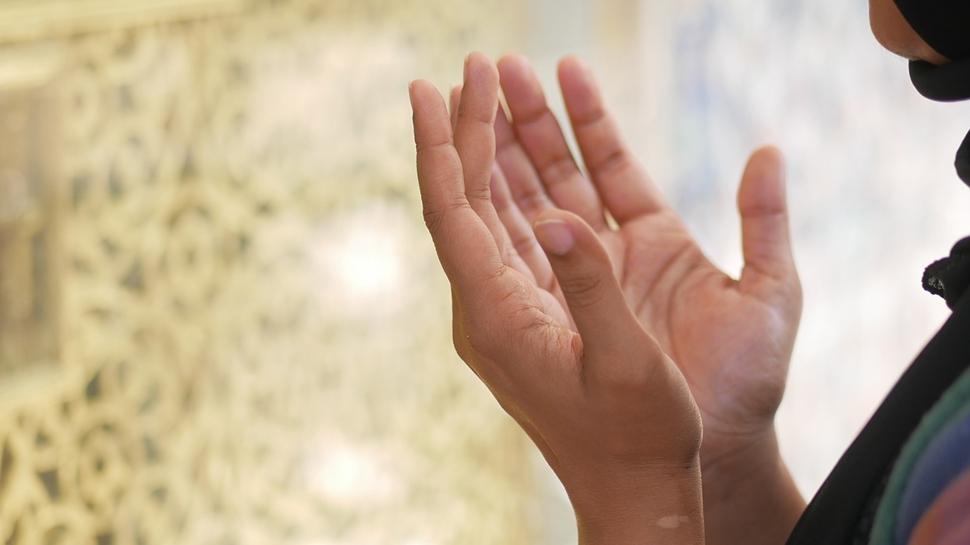 Arefe g�n� yap�lacak ibadetler, �ekilecek tesbihler ve zikirler