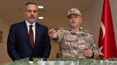 Bakan Fidan, Katar'daki T�rk �ss�n� ziyaret etti