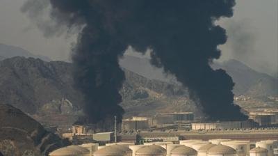 �ran'dan yeni sald�r� dalgas�... Petrol tesisleri hedef al�nd�