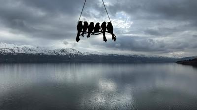 Ramazan Bayram� �ncesi Hazar G�l�'ne yo�un ilgi... Da�larda kar, sahilde bahar