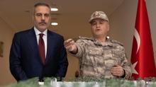 Bakan Fidan, Katar'daki T�rk �ss�n� ziyaret etti