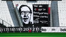 Be�ikta� taraftar�, Kas�mpa�a ma��nda �lber Ortayl�'y� unutmad�
