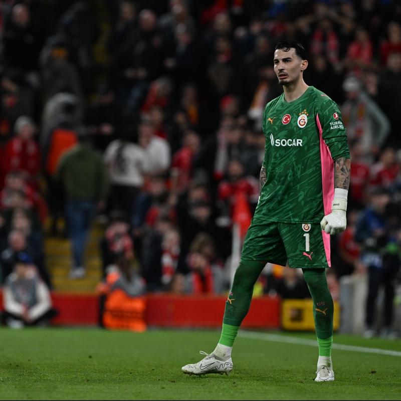 U�urcan �ak�r'dan dev rakam! Liverpool deplasman�nda 11 kurtar��