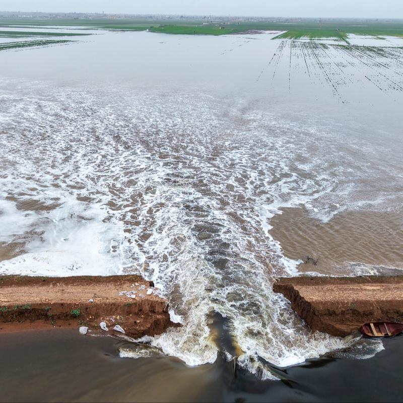 Suriye'de sulama g�leti patlad�: Tar�m arazileri sular alt�nda kald�