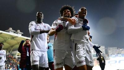 1 fark� var