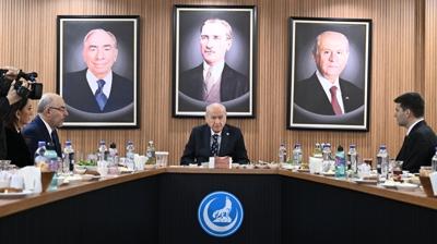 3 prototip araca isim... MHP Lideri Bah�eli'den �lk� Ocaklar�na ziyareti