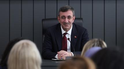 Cumhurba�kan� Yard�mc�s� Y�lmaz'dan bayram sabah� Ter�rs�z T�rkiye mesaj�