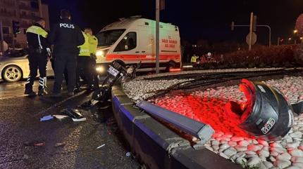 Nev�ehir'de motosiklet otomobil ile �arp��t�: 3 yaral�