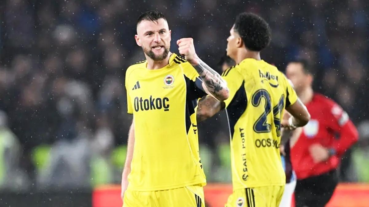 fenerbah�e skriniar futbol foto�raflar� resimleri