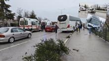 �orum'da otob�s ile kamyonet �arp��t�! Yaral�lar var