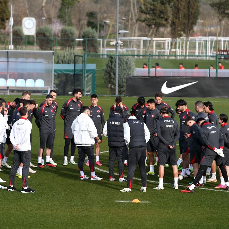 Play-off �ncesi Milli Tak�m'a k�t� haber geldi... 2 oyuncu antrenmana ��kamad�!