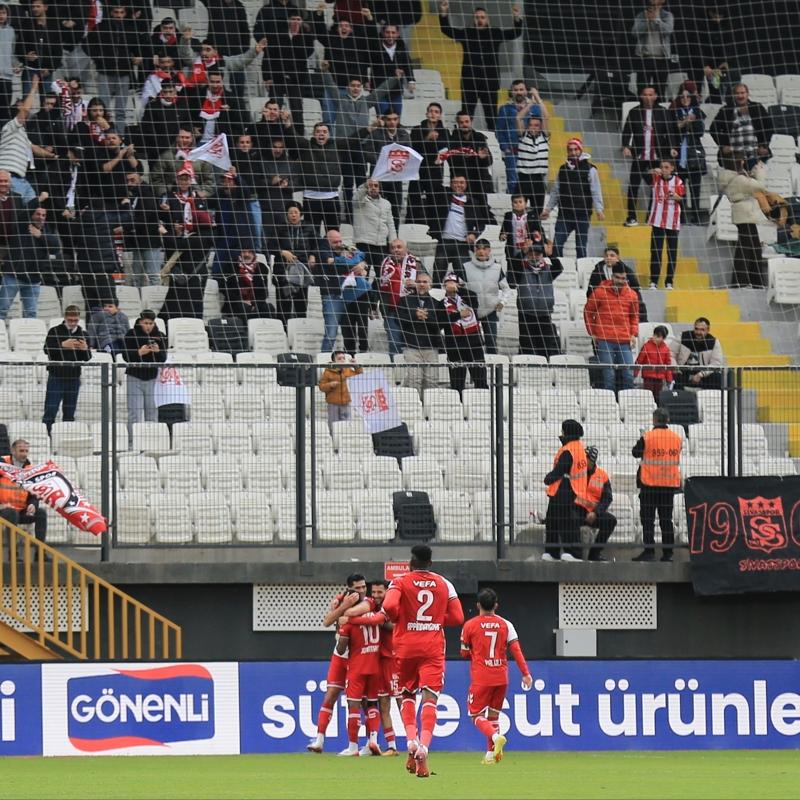 Sivasspor, Manisa FK'y� tek golle ge�ti