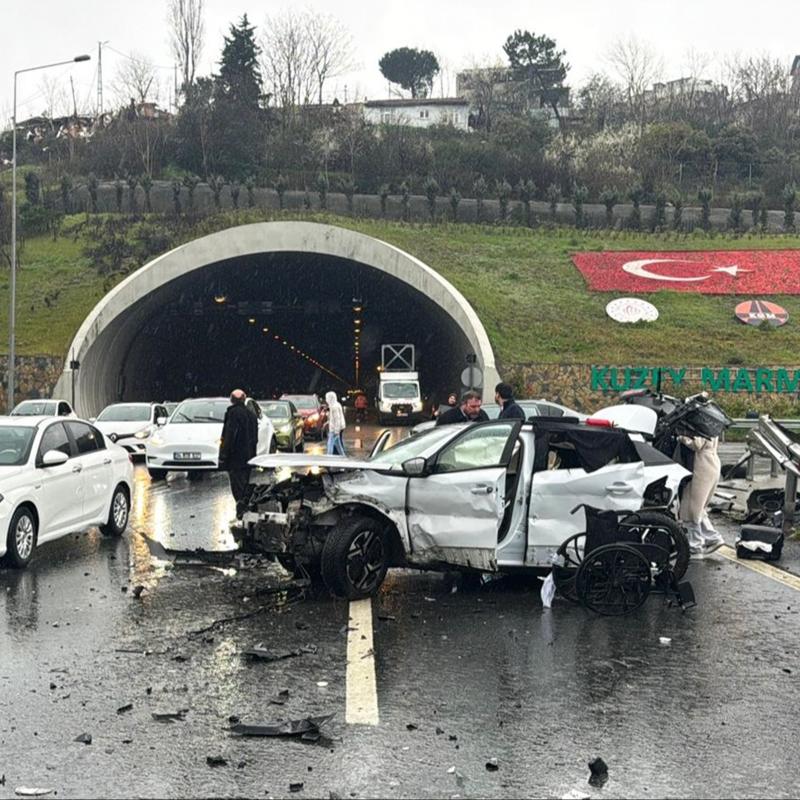 Sultangazi'de ayn� yerde iki kaza: 9 ki�i yaraland�