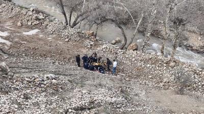 Adıyaman'da devrilen otomobildeki 3 kişi yaralandı