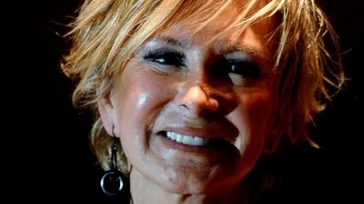 Filiz Ak�n vefat�n�n birinci y�l�nda an�l�yor