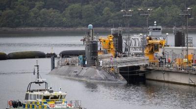 �ngiltere'de n�kleer denizalt� alarm�... �sse giren 2 ki�i yakaland�