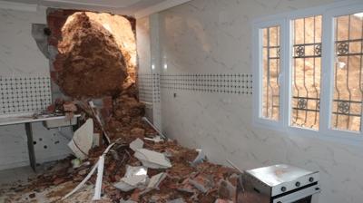 ��rnak'ta faciadan d�n�ld�... Kaya k�tlesi evin �zerine d��t�