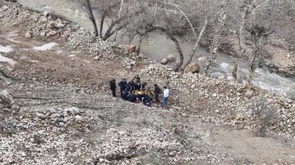 Ad�yaman'da devrilen otomobildeki 3 ki�i yaraland�