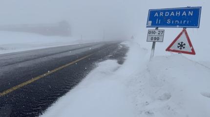 Ardahan'da kar ve sis ula��m� olumsuz etkiliyor! Ula��m aksad�