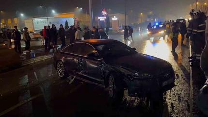 Bart�n'da korkutan kaza: 4 ara� birbirine girdi