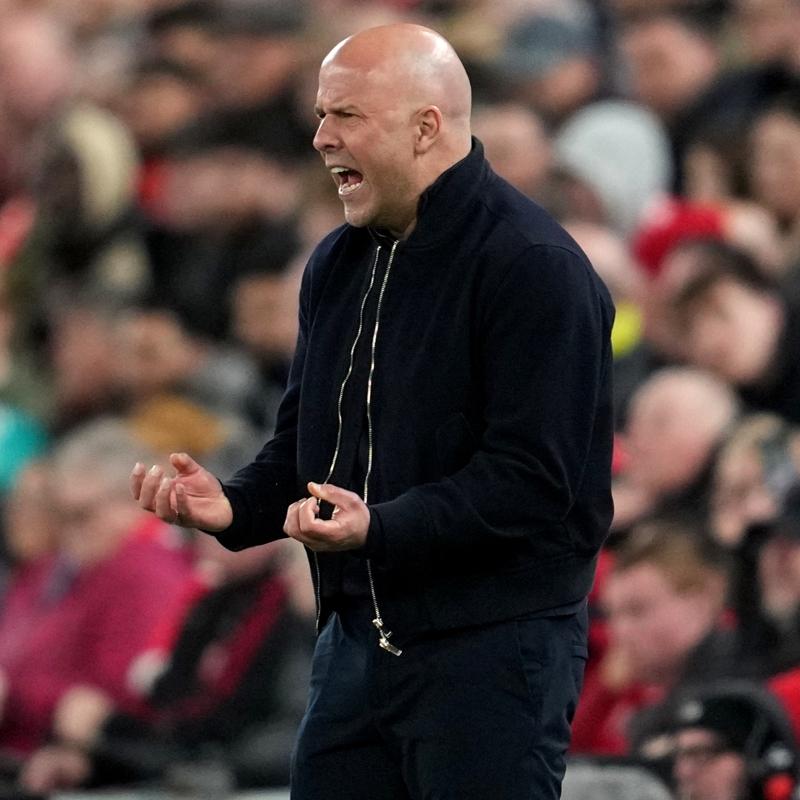 Liverpool 10 y�l sonra kabusu ya��yor