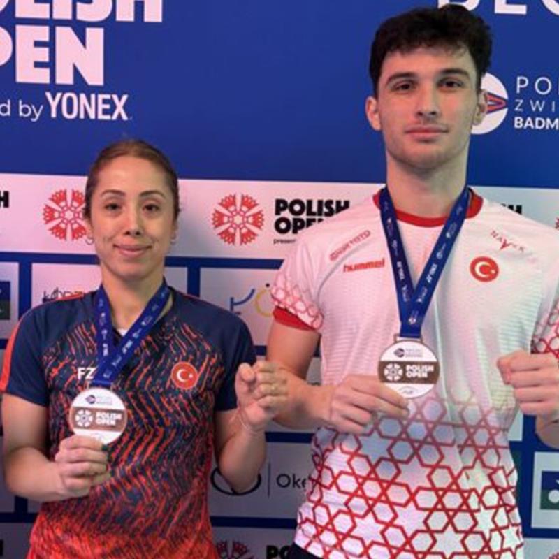 Milli badmintonculardan iki bronz madalya
