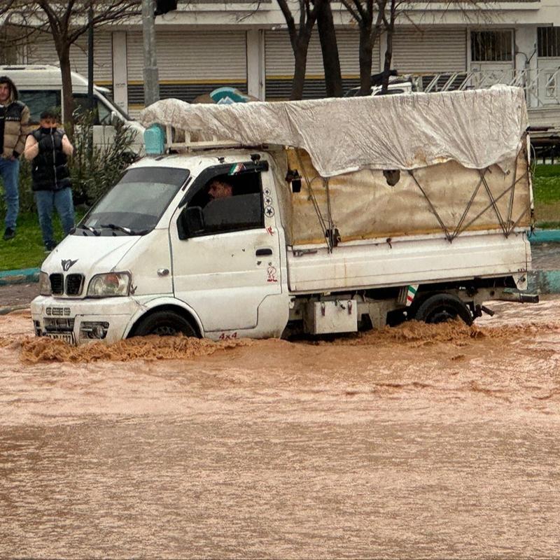 Sa�anak �anl�urfa'y� esir ald�... Cadde ve sokaklar g�le d�nd�