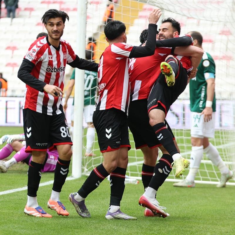 Sivasspor bu sezon ilk kez �st �ste 3 ma� kazand�